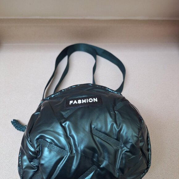 NEW FASHION HANDBAG. - Picture 3 of 4